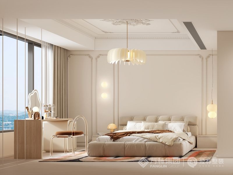 卧室没有复杂的装饰，毕竟以温馨舒适为主。结合空间的暖色调配色， 灯光搭配窗户的采光，温暖洒满了每一个角落。法式线条的融入，可以增加空间层次感。